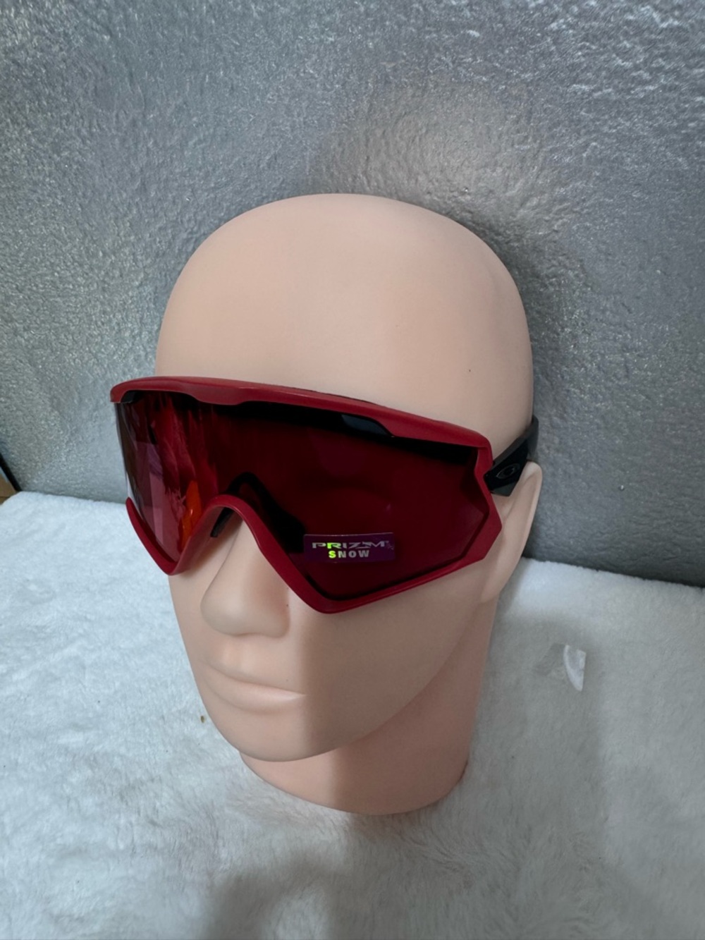Red Ski/Snowboard Goggles - Picture 11 of 15